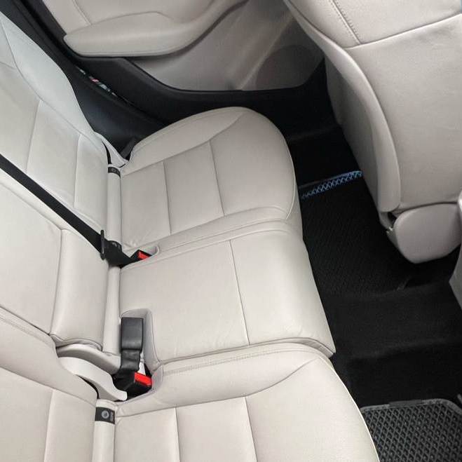 Czyste wnętrze auta po usłudze w NOVA Detailing Wrocław